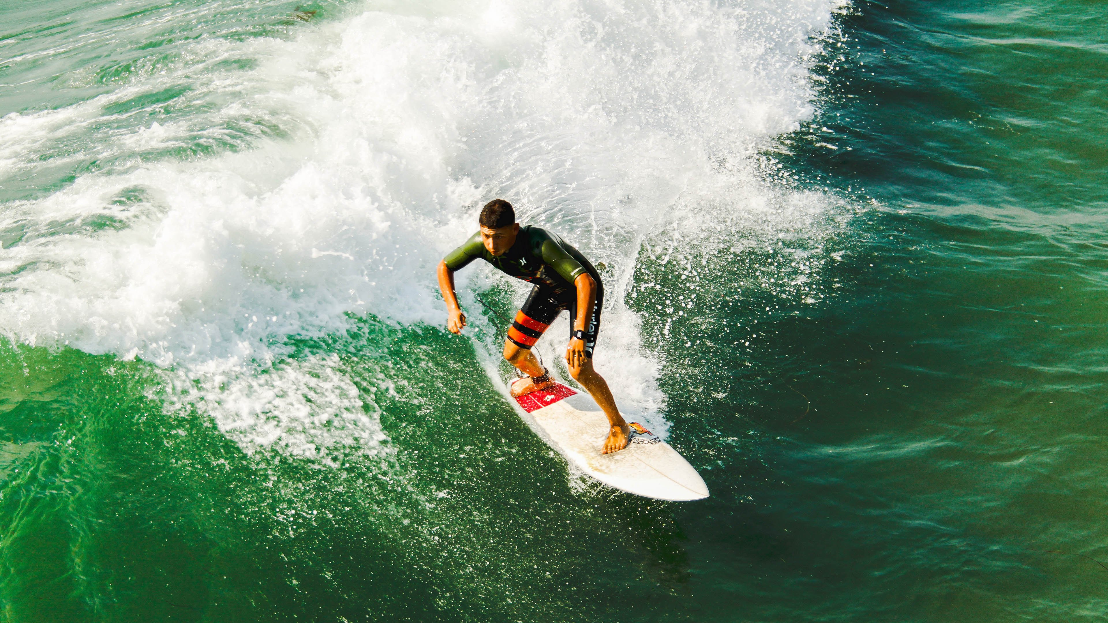 球队在比赛中通过高效快攻拉开比分,比赛中快攻技术按距离分为什么